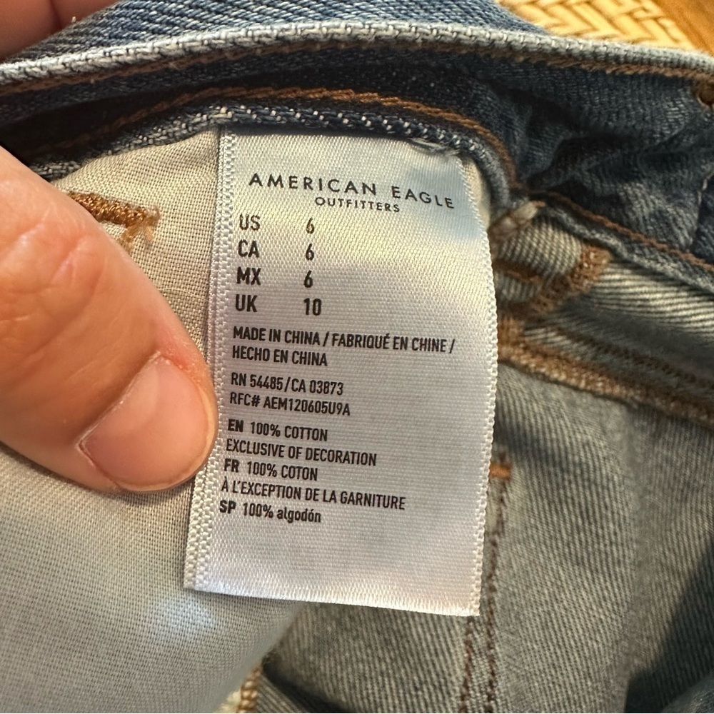 American Eagle Cuffed Mom Short - image 5